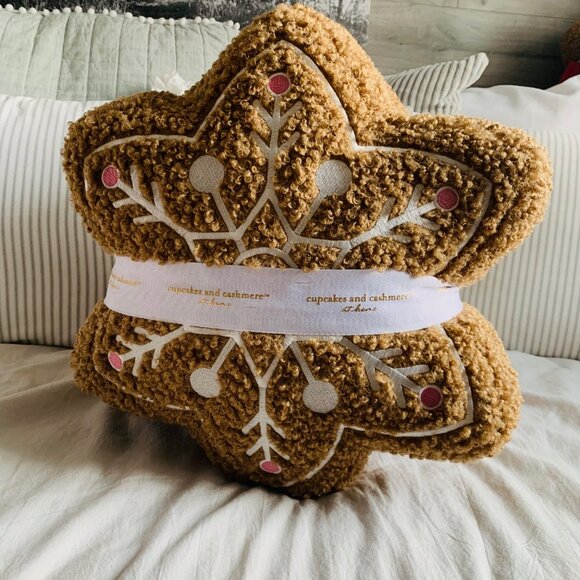 NEW Christmas Cupcakes & Cashmere Set of 3 Gingerbread Pillows - Snowflake House - Picture 2 of 5
